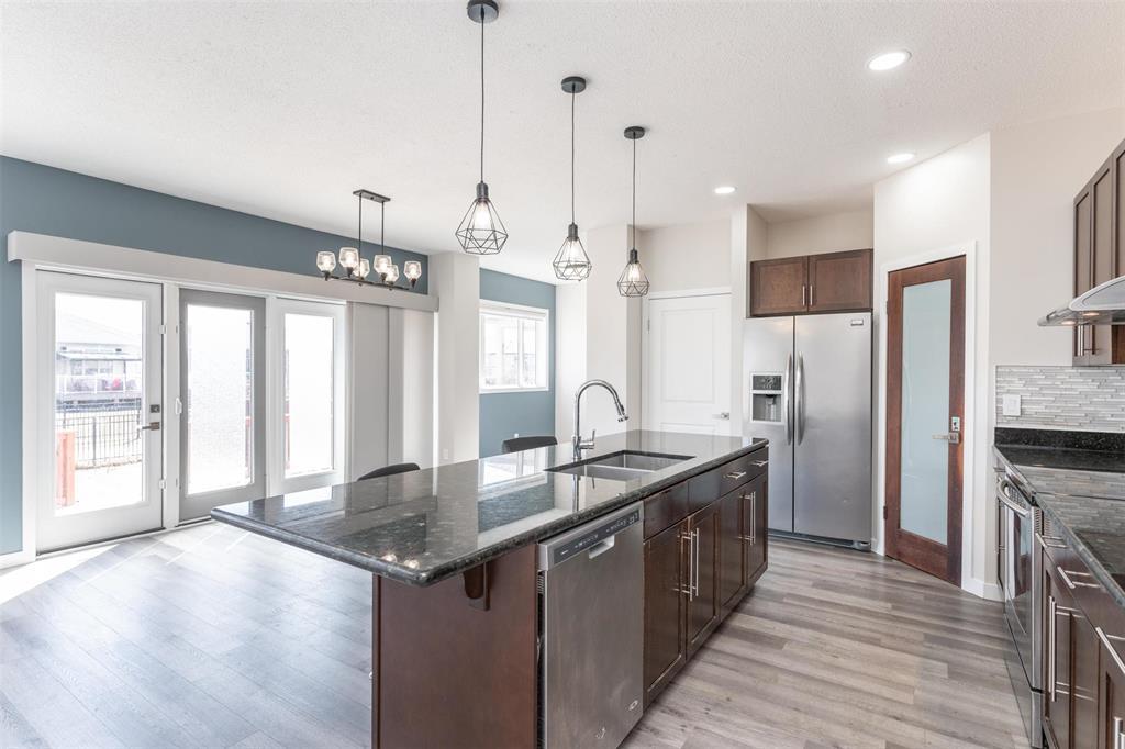 Photo 3 of 22 Bluemeadow Road, Winnipeg MB