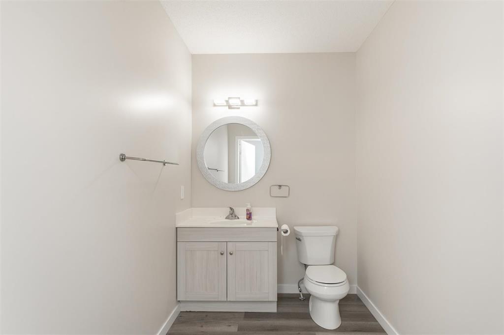 Photo 10 of 22 Bluemeadow Road, Winnipeg MB