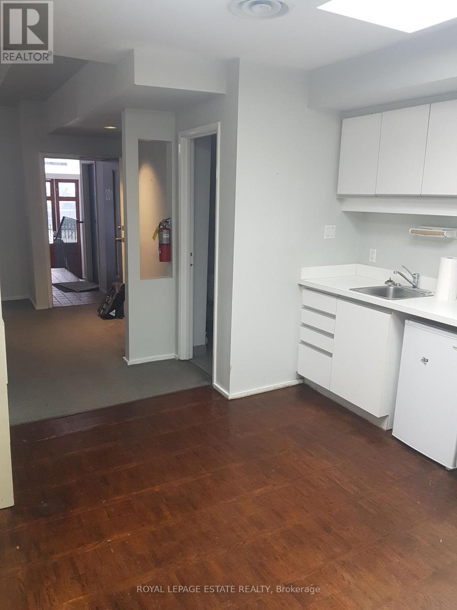 Photo 7 of Main Floor 238 Gerrard Street E, Toronto ON