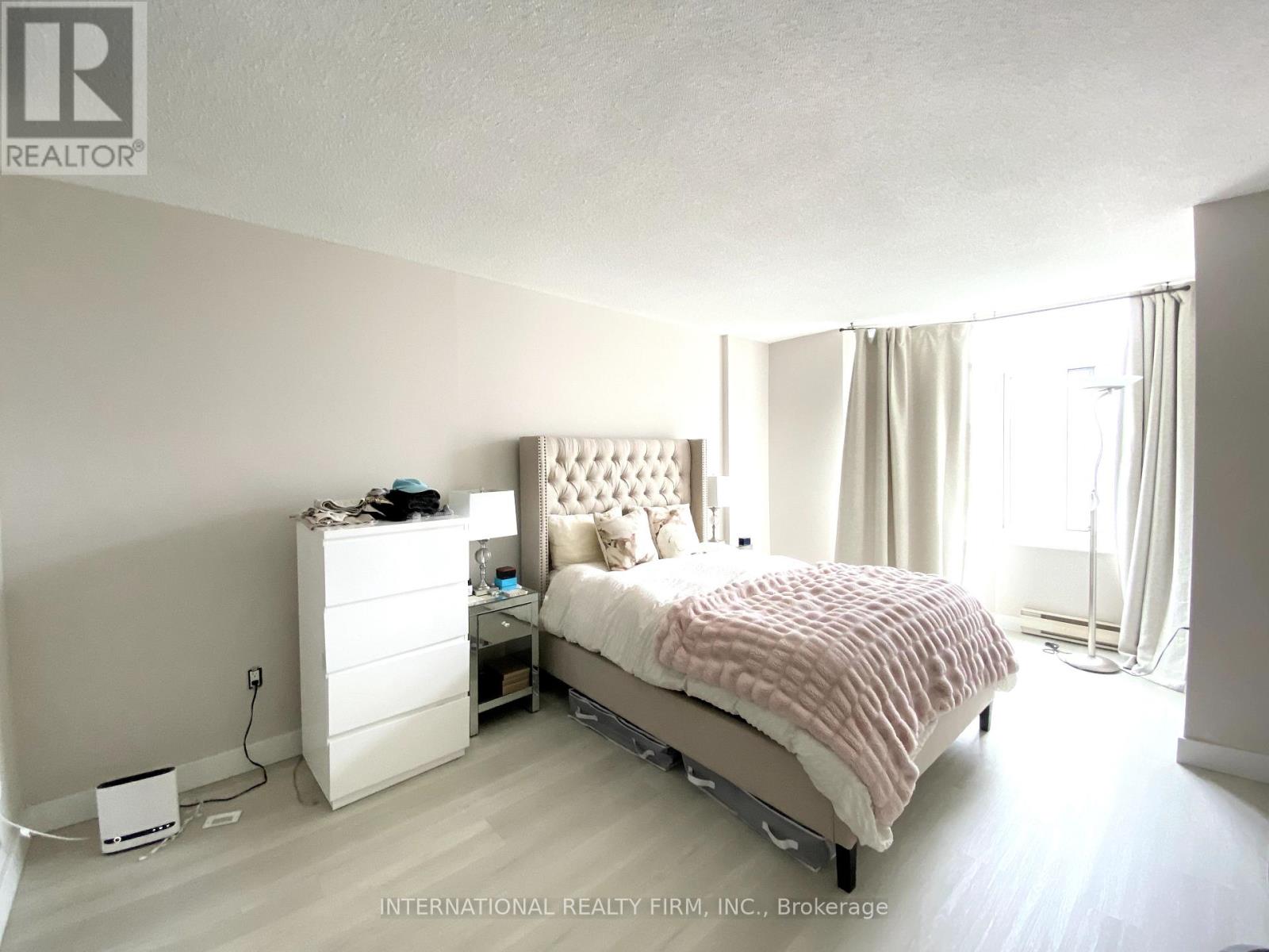 Photo 3 of 605 135 George Street S, Toronto ON