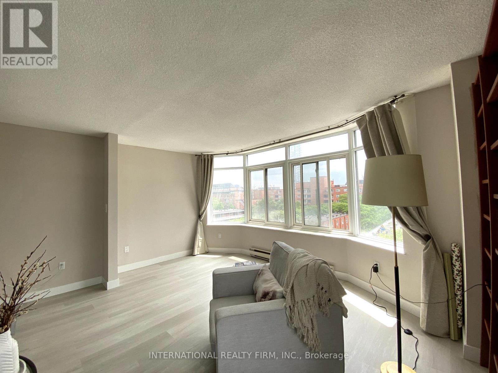 Photo 4 of 605 135 George Street S, Toronto ON