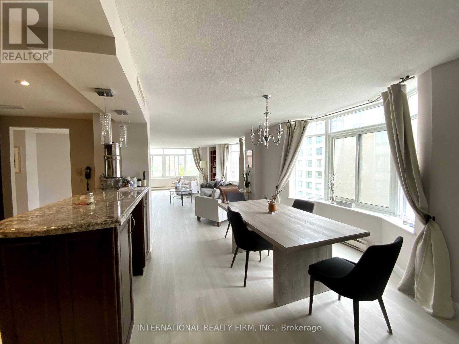 Photo 1 of 605 135 George Street S, Toronto ON