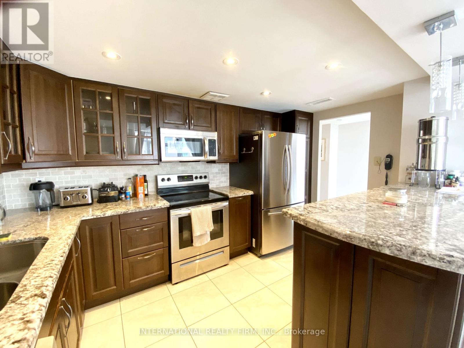 Photo 6 of 605 135 George Street S, Toronto ON