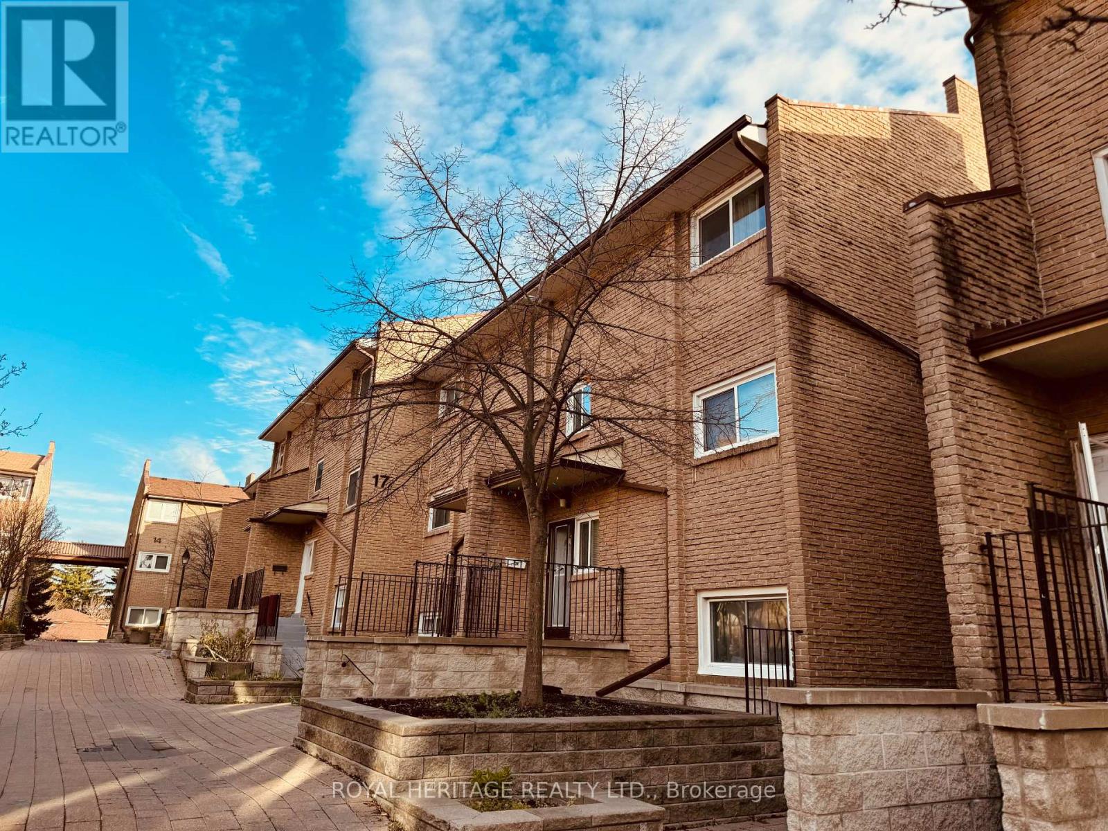 Photo 10 of 137 50 Golf Club Road, Toronto ON
