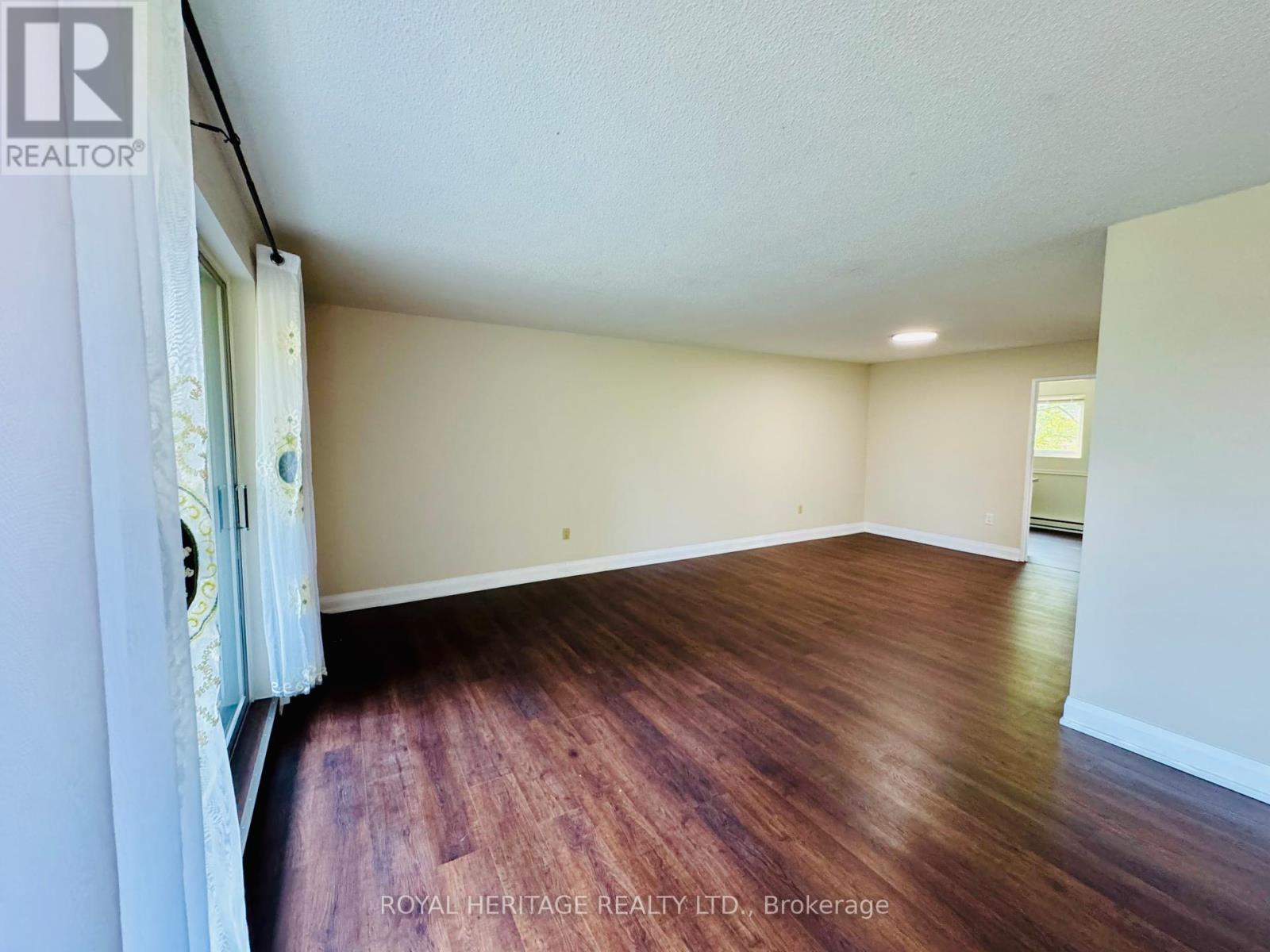 Photo 18 of 137 50 Golf Club Road, Toronto ON
