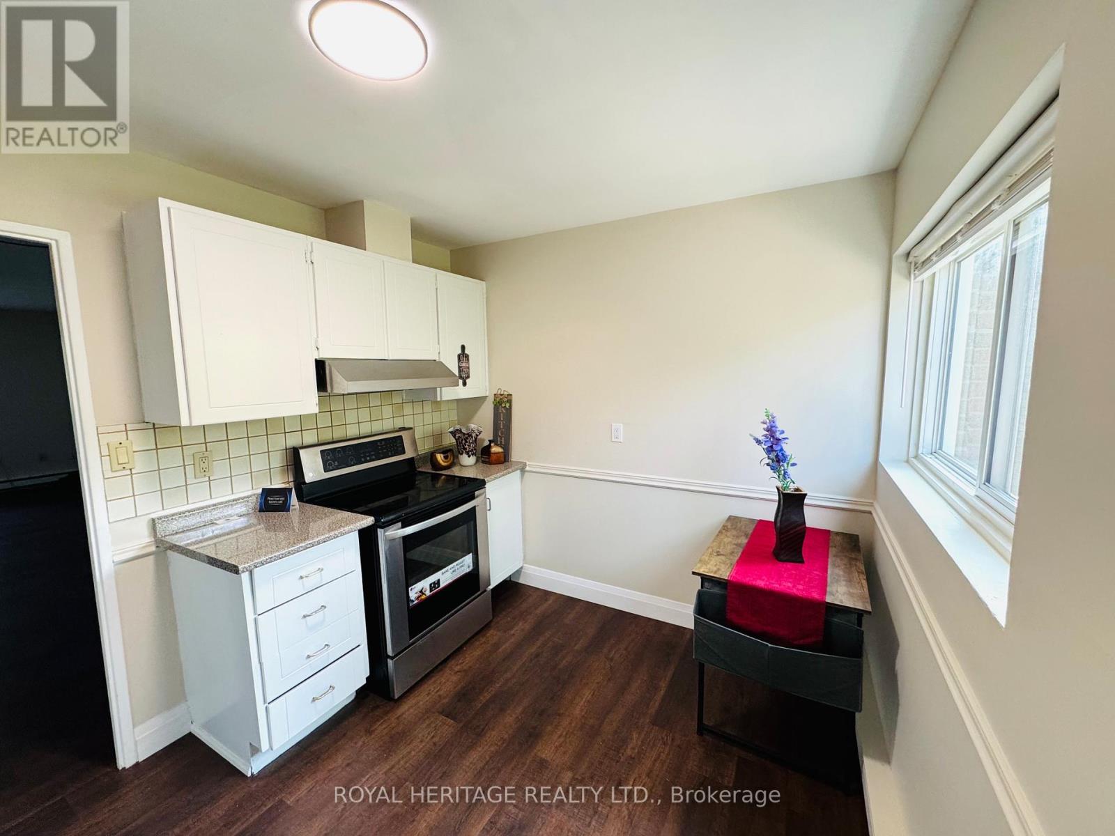 Photo 17 of 137 50 Golf Club Road, Toronto ON