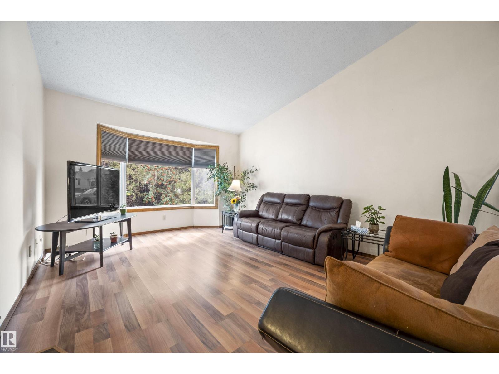 Photo 9 of 3308 42 A Av Nw, Edmonton AB