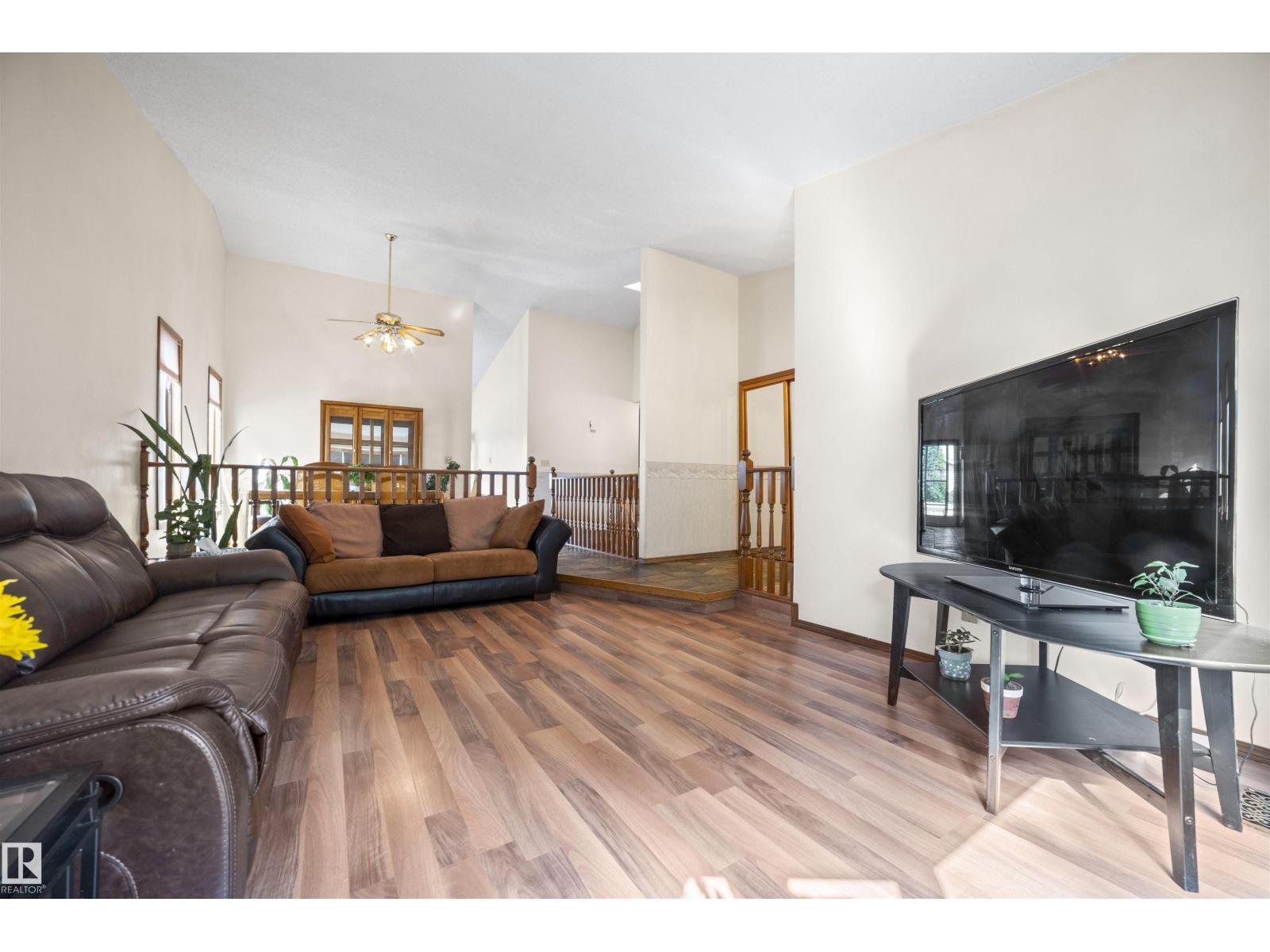 Photo 10 of 3308 42 A Av Nw, Edmonton AB
