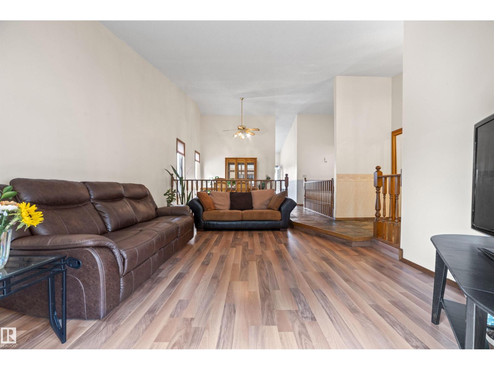 Photo 11 of 3308 42 A Av Nw, Edmonton AB