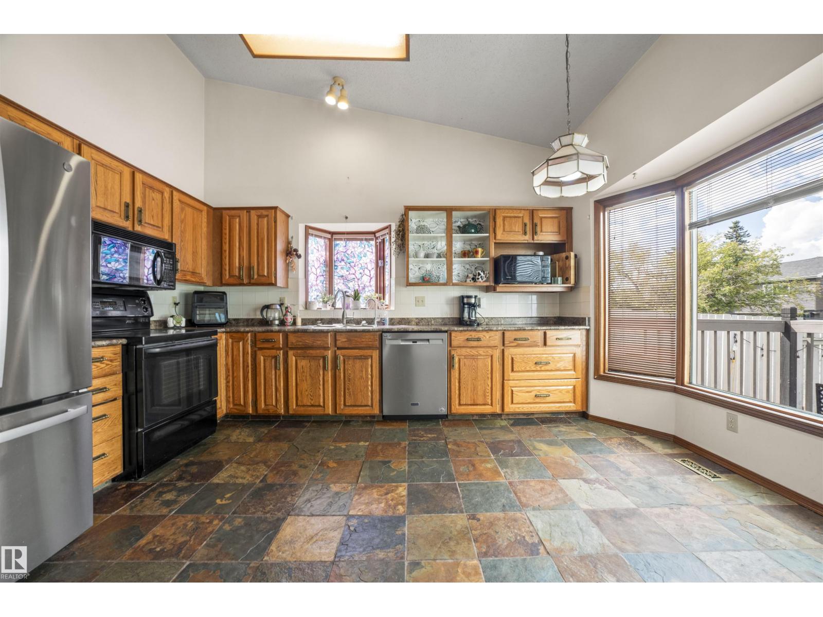 Photo 17 of 3308 42 A Av Nw, Edmonton AB