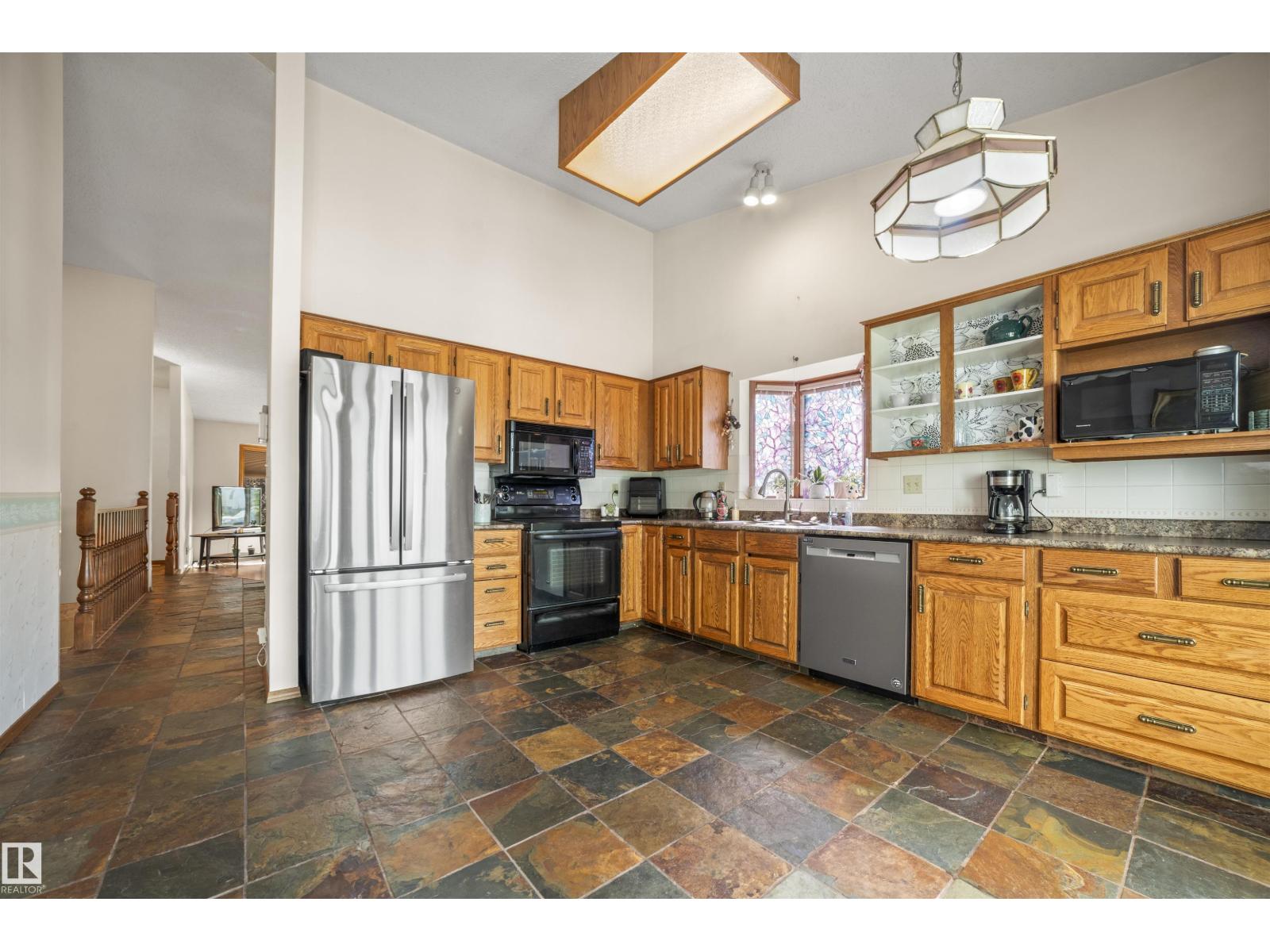Photo 18 of 3308 42 A Av Nw, Edmonton AB