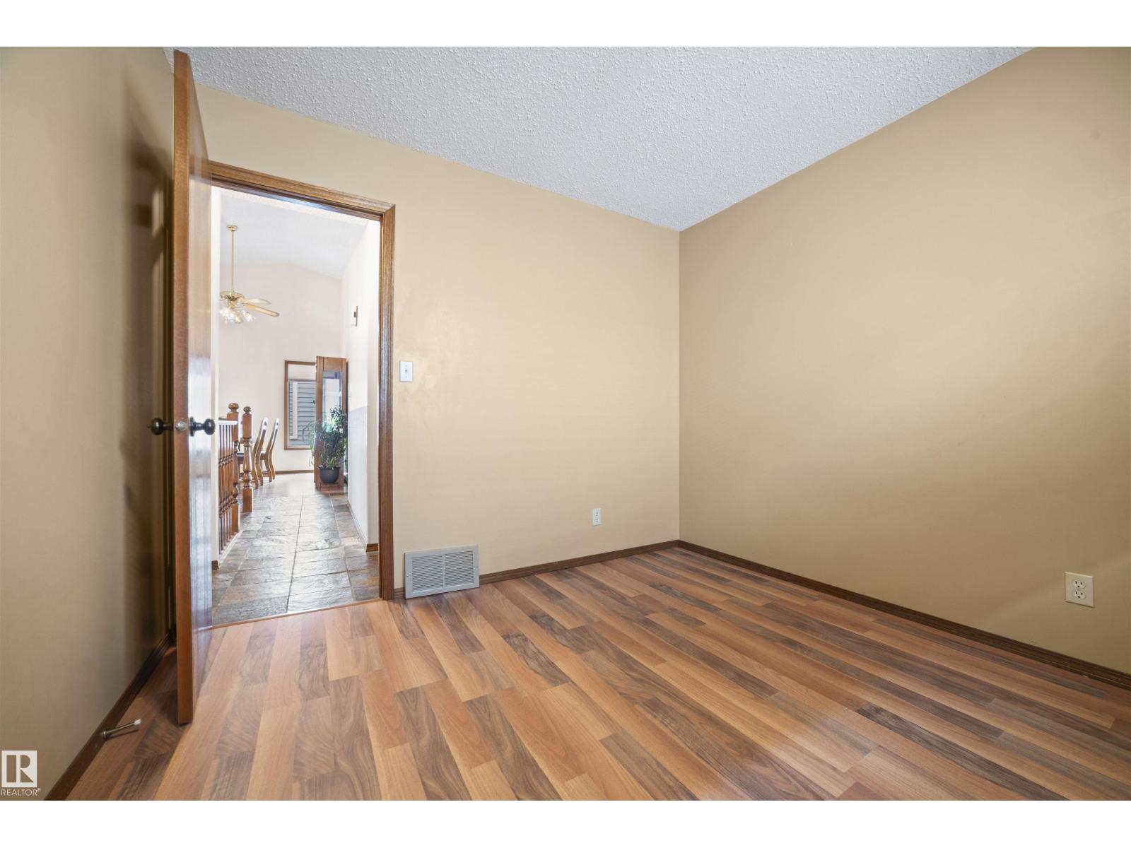 Photo 28 of 3308 42 A Av Nw, Edmonton AB