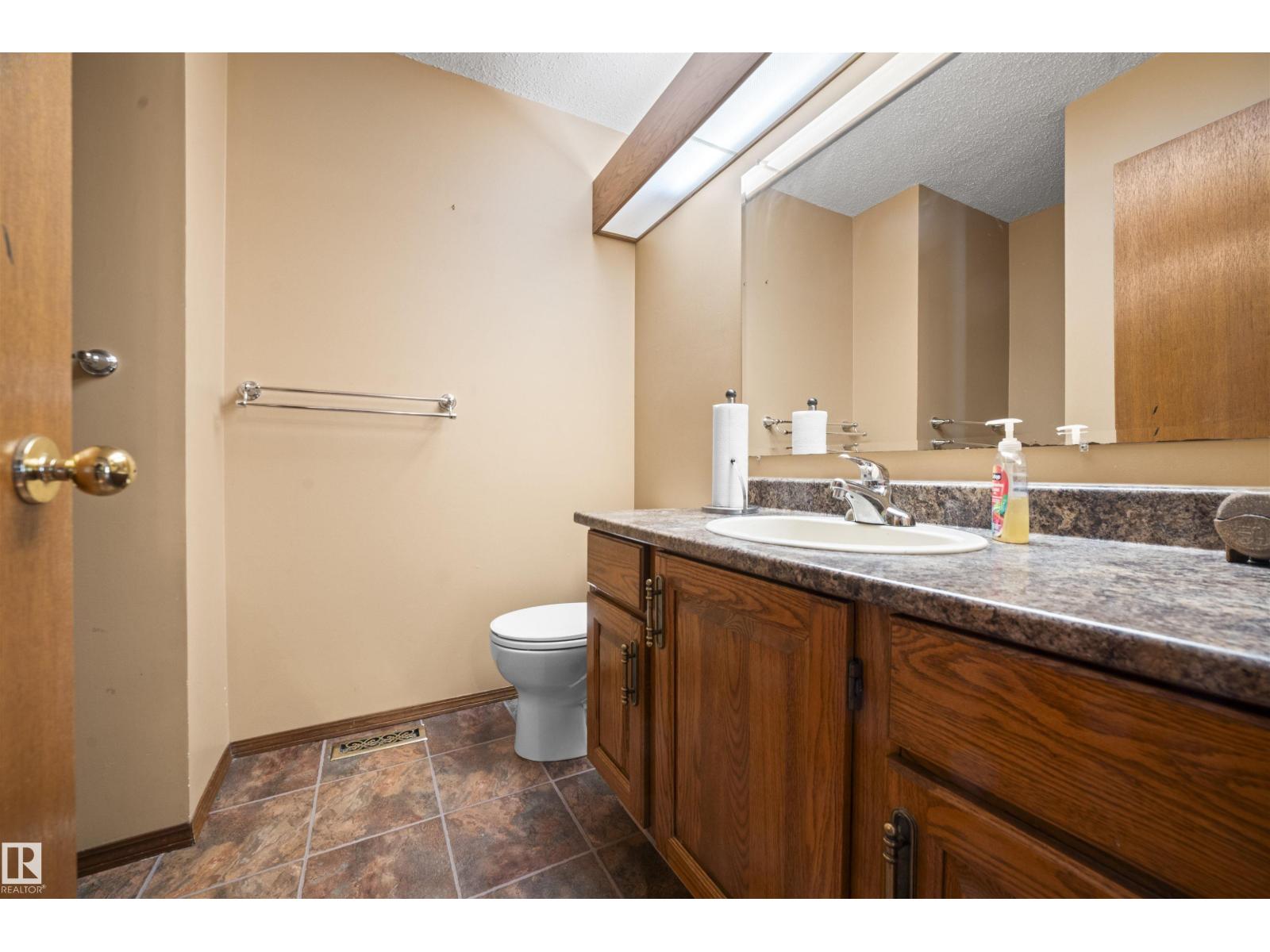 Photo 36 of 3308 42 A Av Nw, Edmonton AB