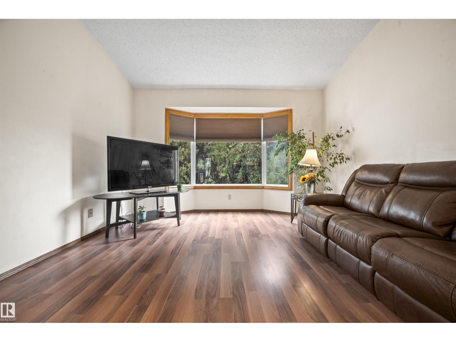 Photo 38 of 3308 42 A Av Nw, Edmonton AB