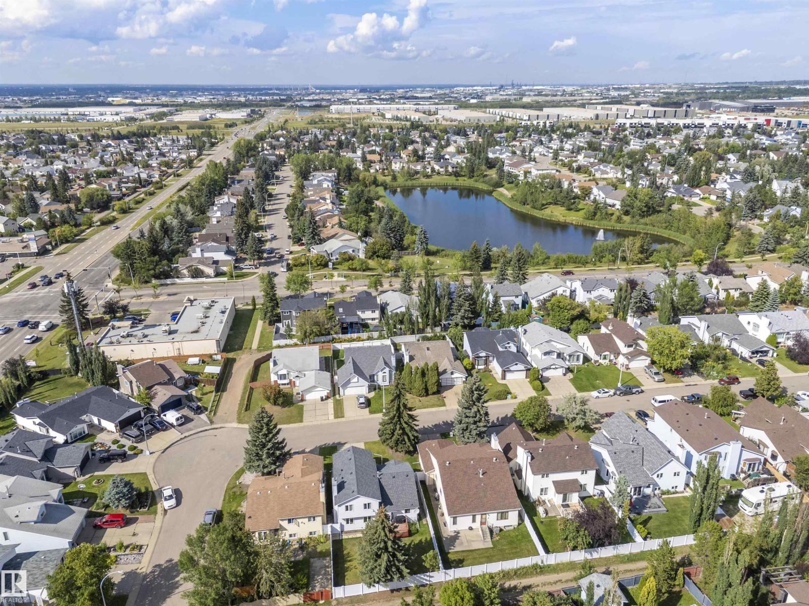 Photo 4 of 3308 42 A Av Nw, Edmonton AB