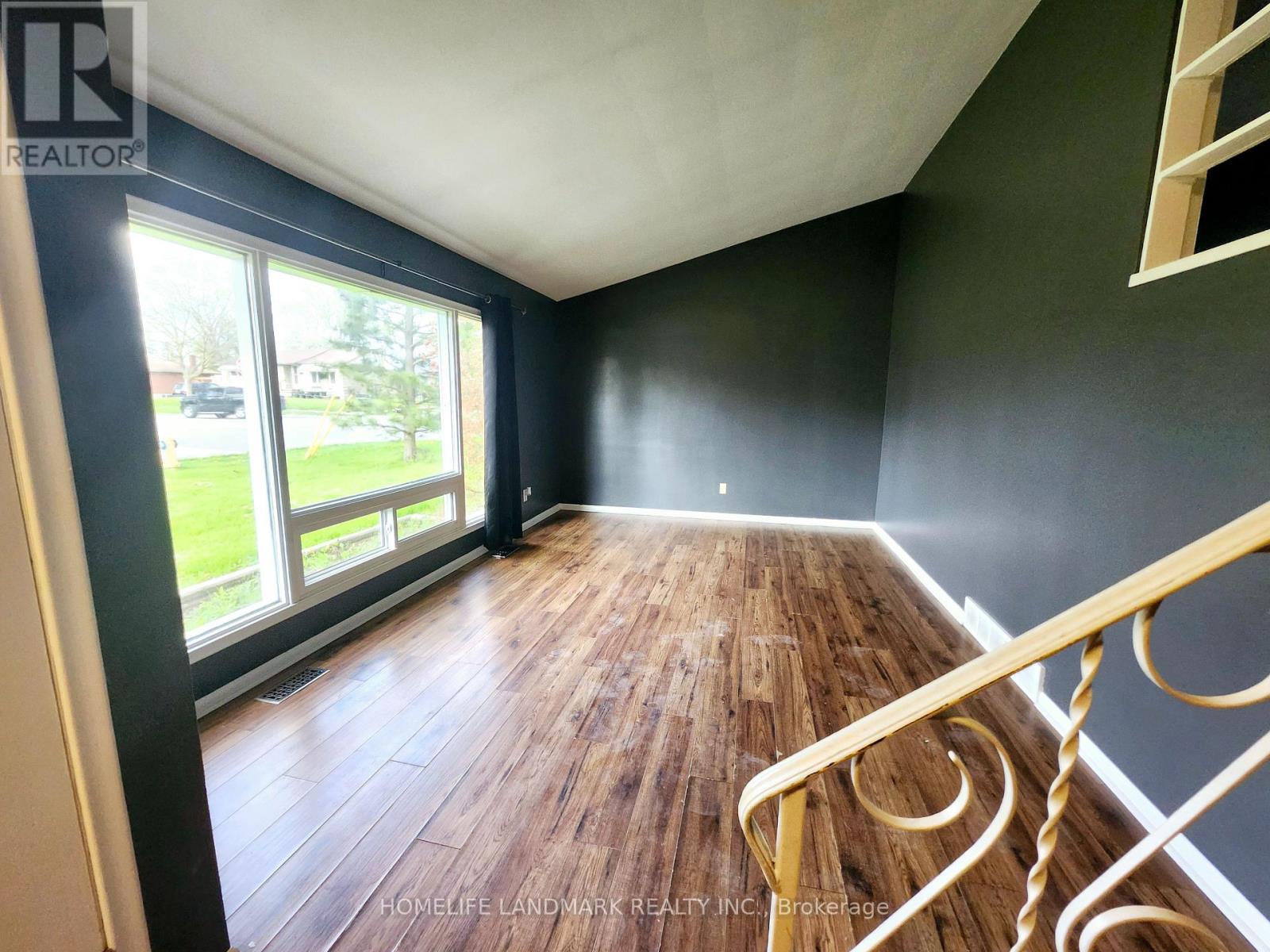 Photo 1 of 22 Oakmount Drive, St Catharines ON