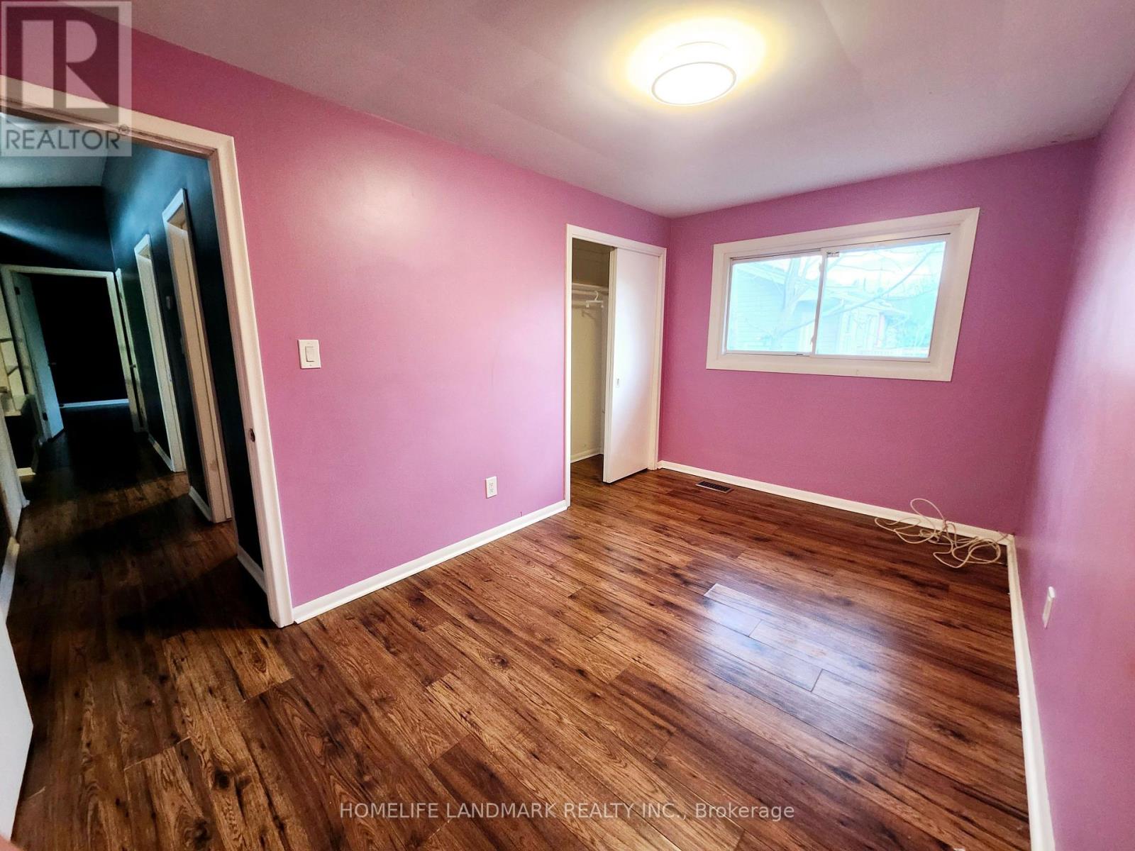 Photo 10 of 22 Oakmount Drive, St Catharines ON
