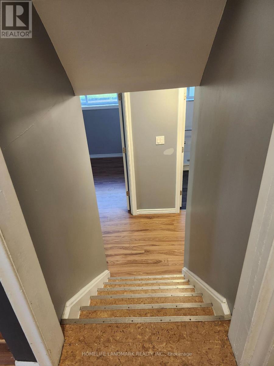 Photo 11 of 22 Oakmount Drive, St Catharines ON