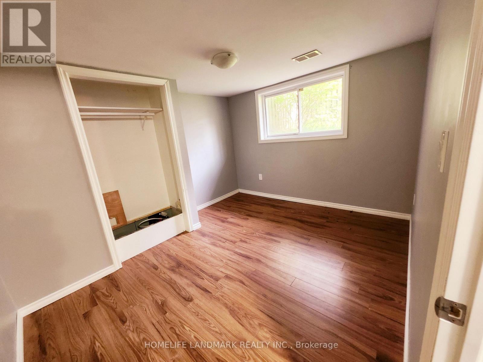 Photo 13 of 22 Oakmount Drive, St Catharines ON