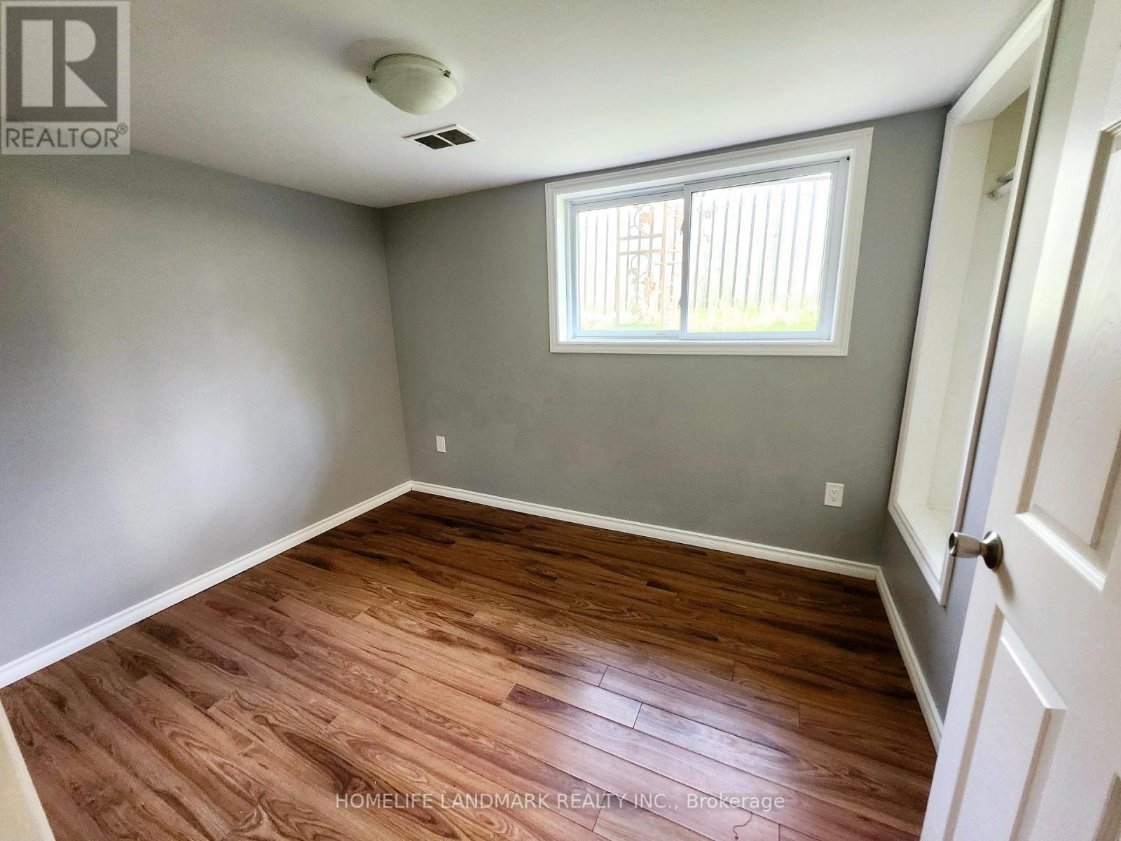 Photo 14 of 22 Oakmount Drive, St Catharines ON