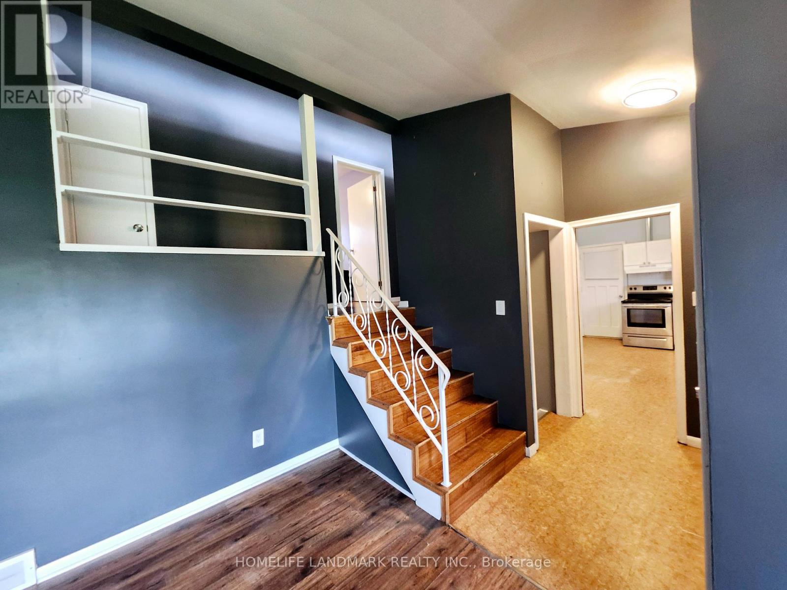 Photo 2 of 22 Oakmount Drive, St Catharines ON