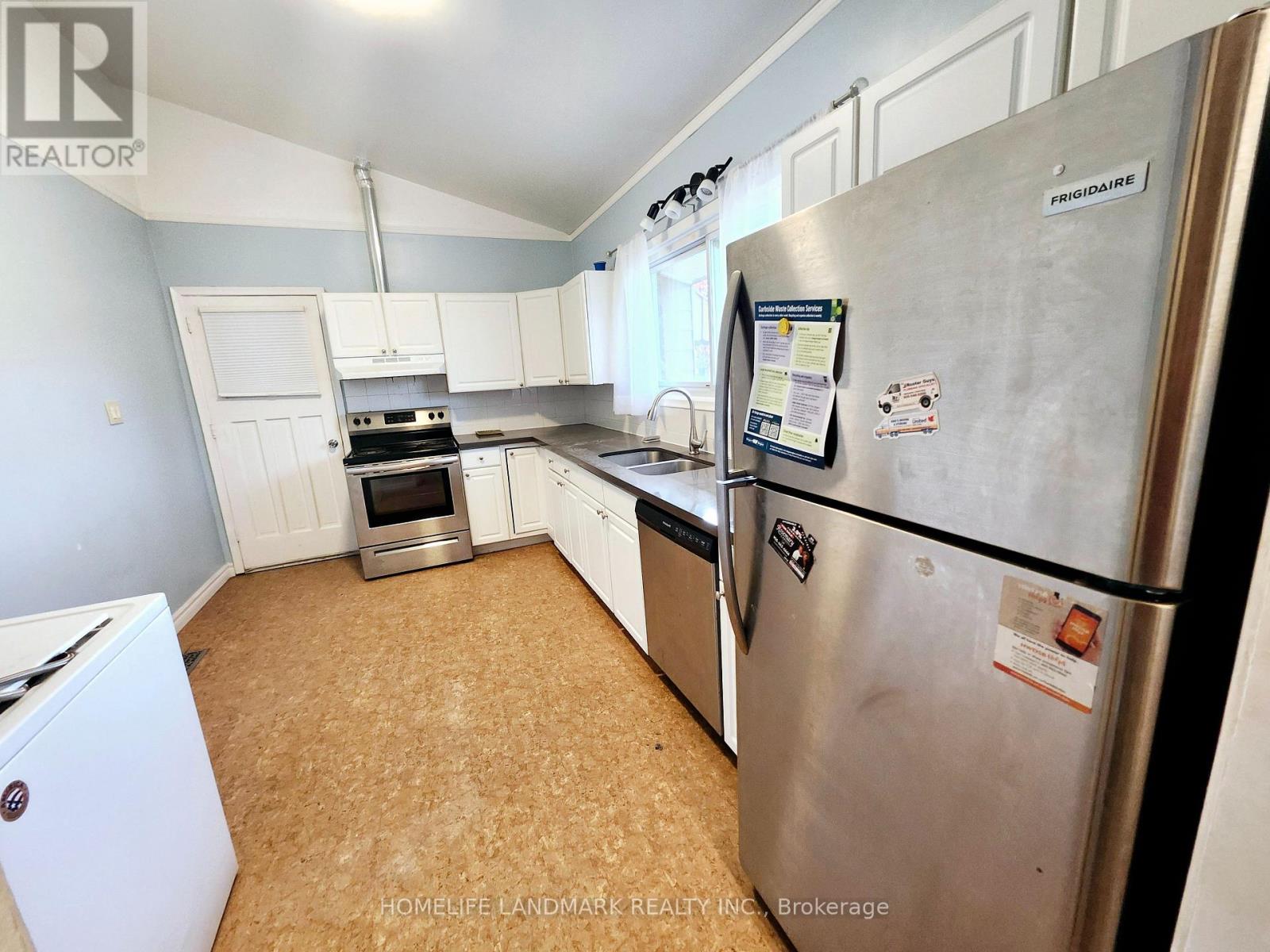 Photo 3 of 22 Oakmount Drive, St Catharines ON