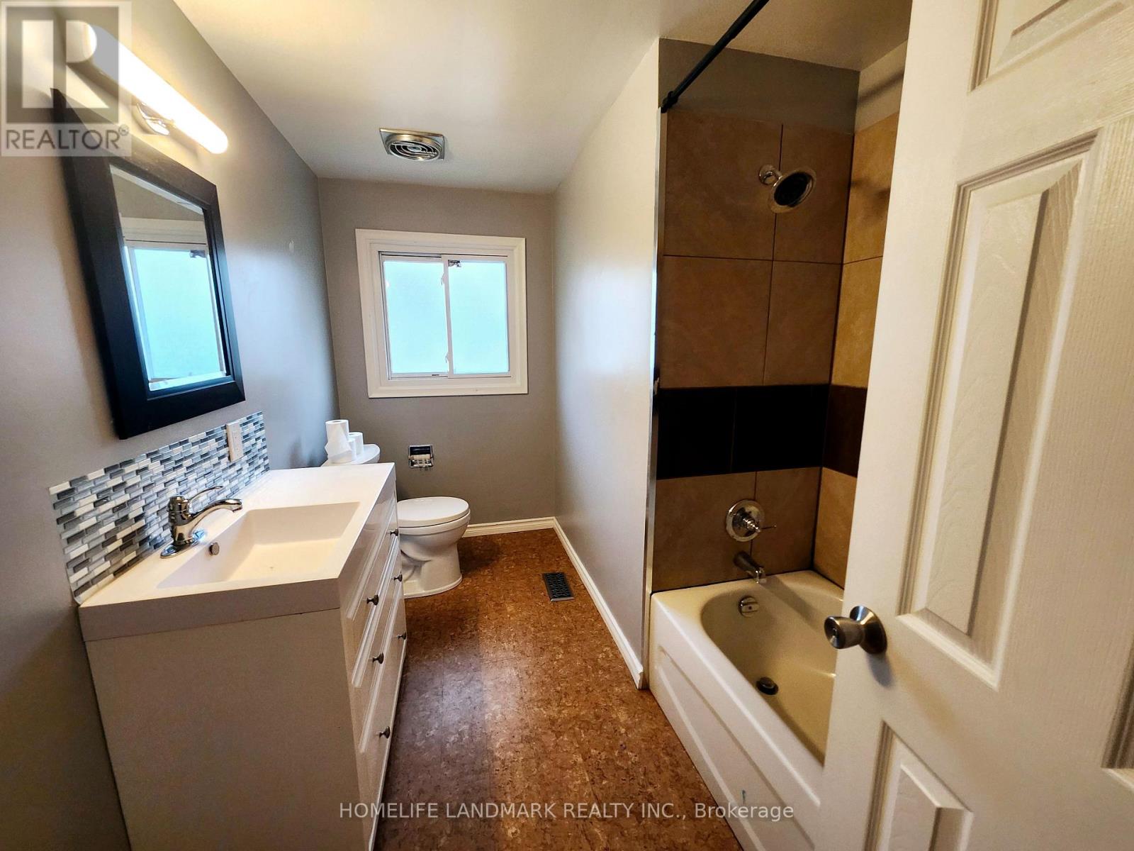 Photo 7 of 22 Oakmount Drive, St Catharines ON