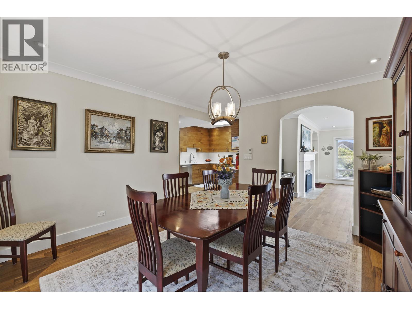 Photo 9 of 1175 Gordon Avenue, West Vancouver BC