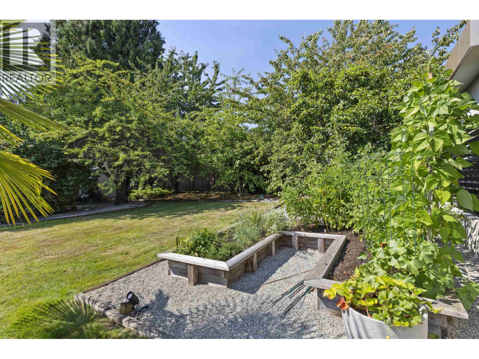 Photo 17 of 1175 Gordon Avenue, West Vancouver BC