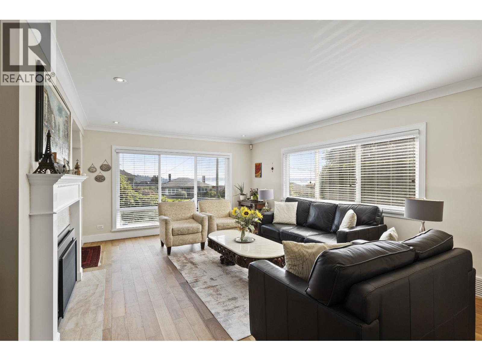 Photo 18 of 1175 Gordon Avenue, West Vancouver BC
