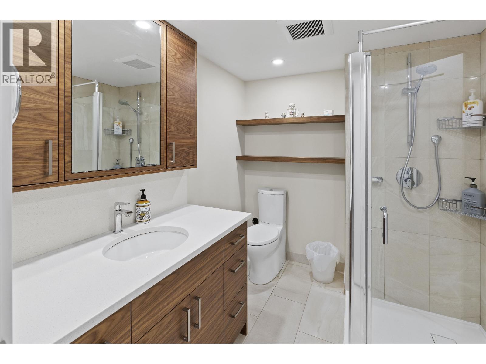 Photo 33 of 1175 Gordon Avenue, West Vancouver BC