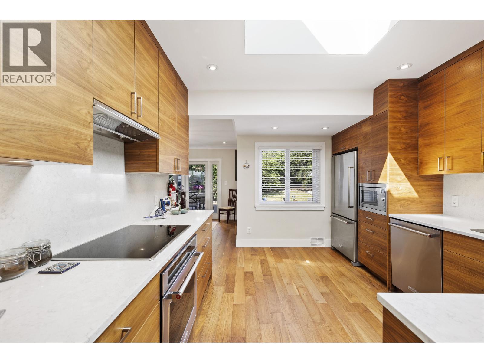 Photo 6 of 1175 Gordon Avenue, West Vancouver BC