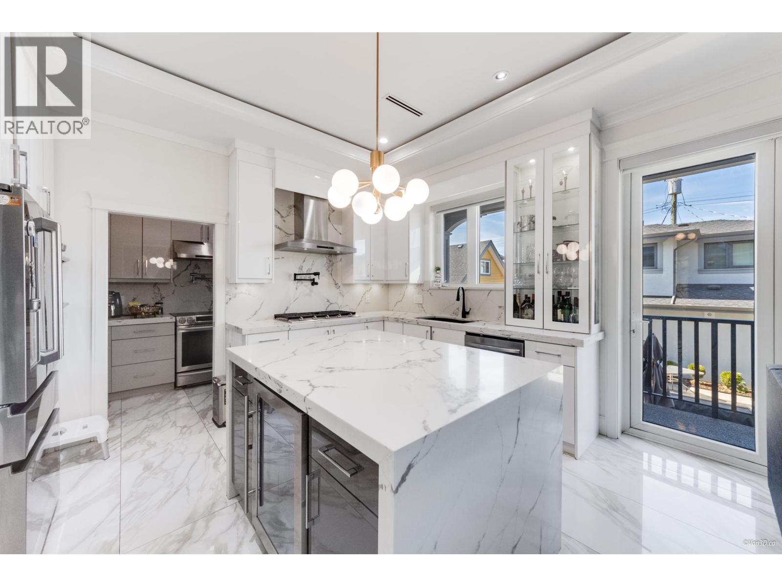 Photo 12 of 6913 Argyle Street, Vancouver BC