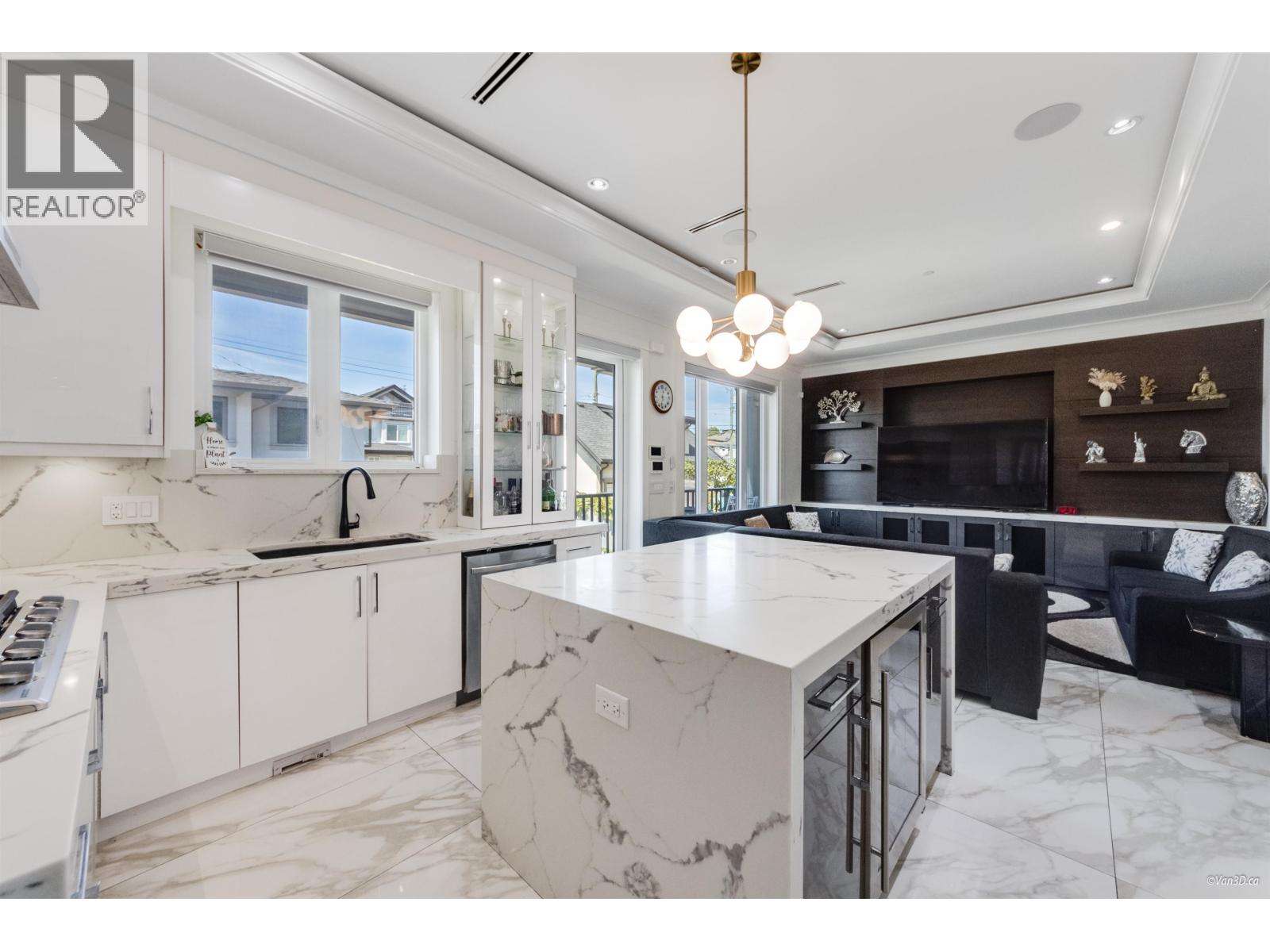 Photo 10 of 6913 Argyle Street, Vancouver BC