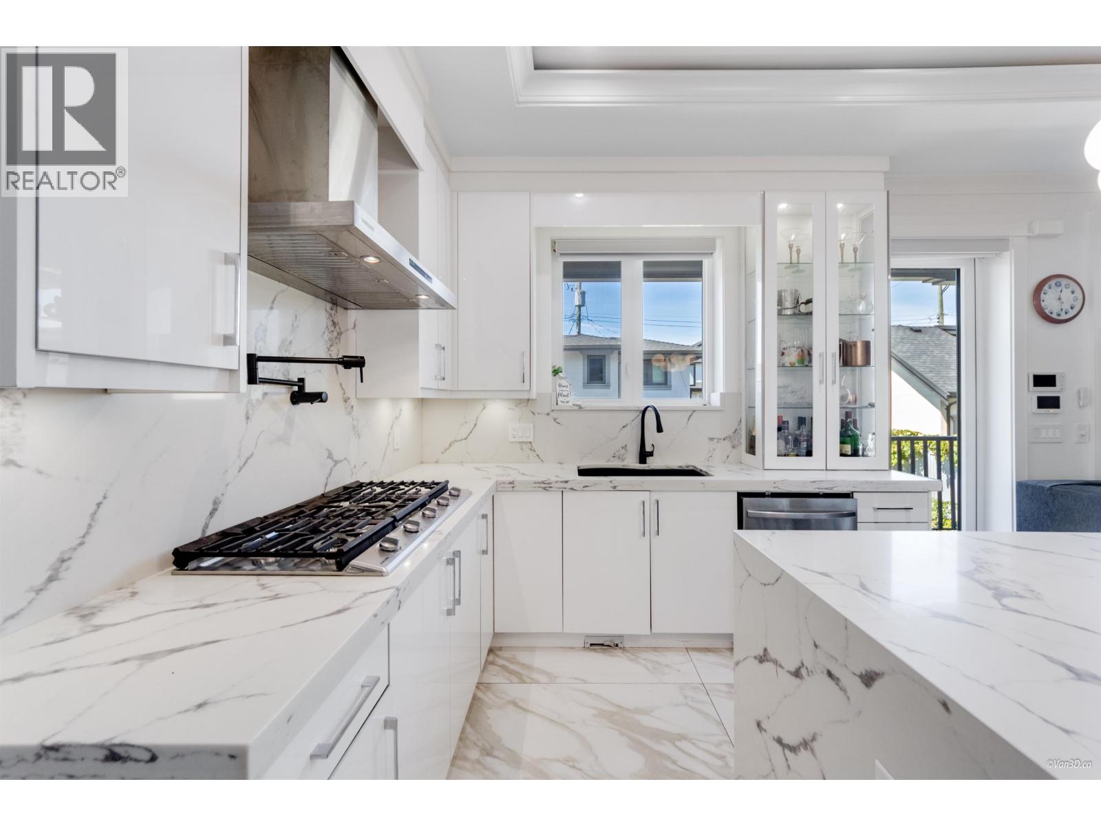 Photo 6 of 6913 Argyle Street, Vancouver BC
