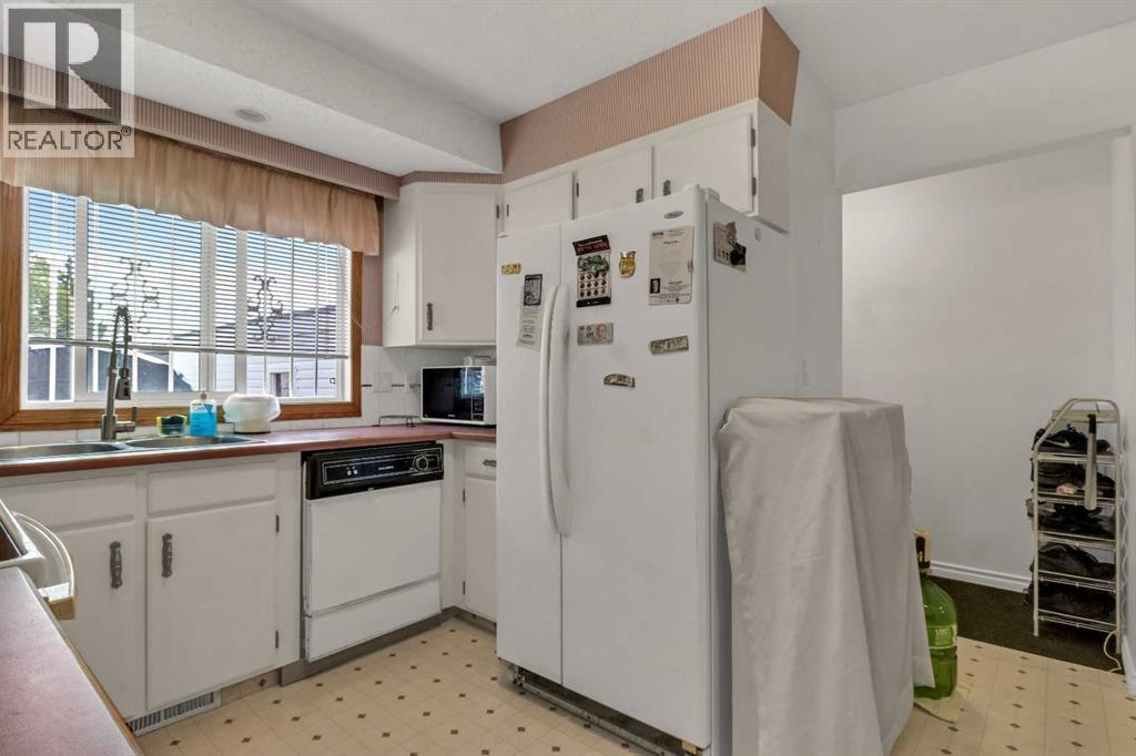 Single Family House 4 Level for Sale in  Temple Drive NE Temple Calgary 