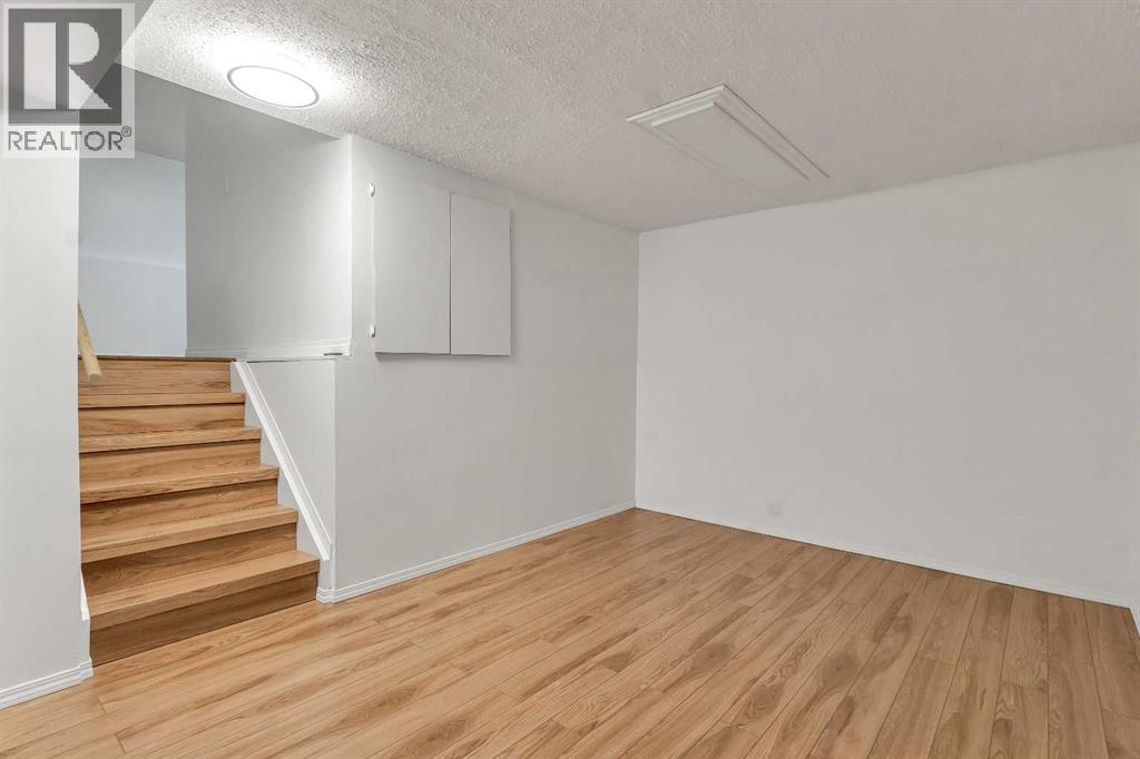 Single Family House 4 Level for Sale in  Temple Drive NE Temple Calgary 