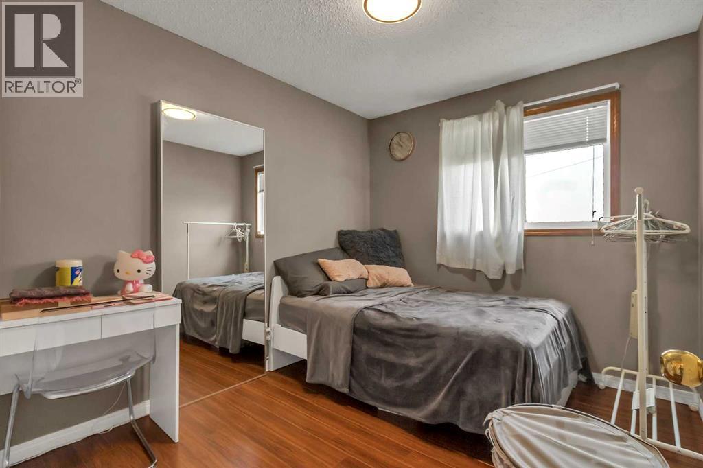 Single Family House 4 Level for Sale in  Temple Drive NE Temple Calgary 