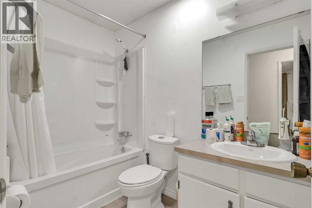 Single Family House 4 Level for Sale in  Temple Drive NE Temple Calgary 