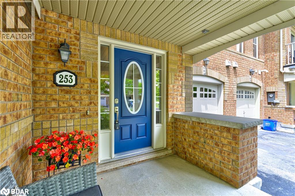 Photo 12 of 253 Wetenhall Landing, Milton ON