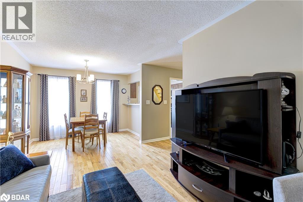 Photo 15 of 253 Wetenhall Landing, Milton ON