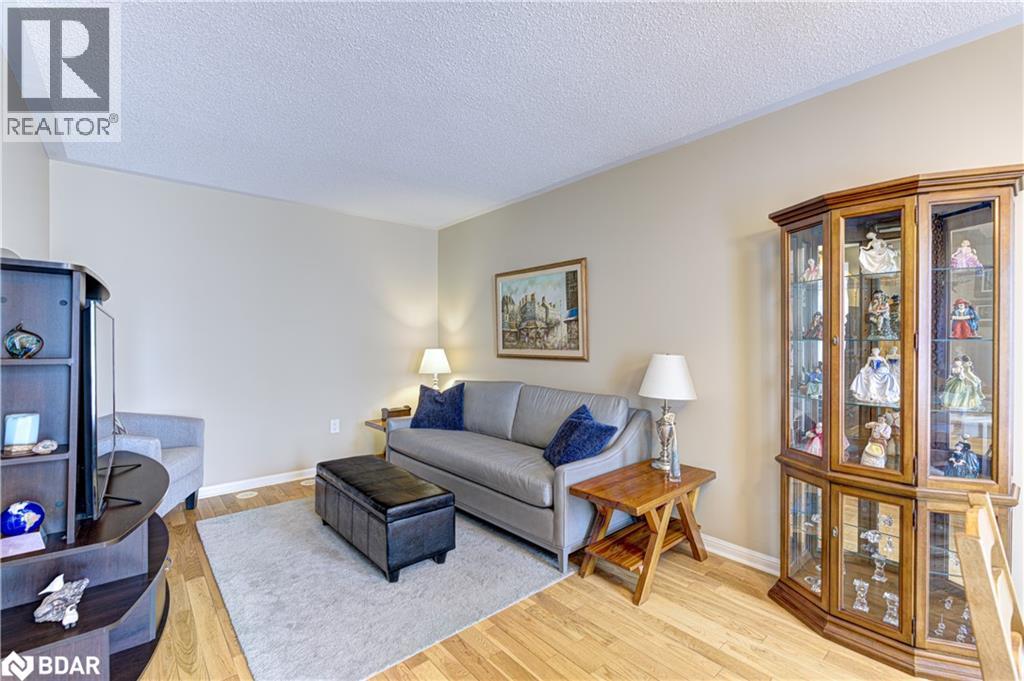 Photo 31 of 253 Wetenhall Landing, Milton ON