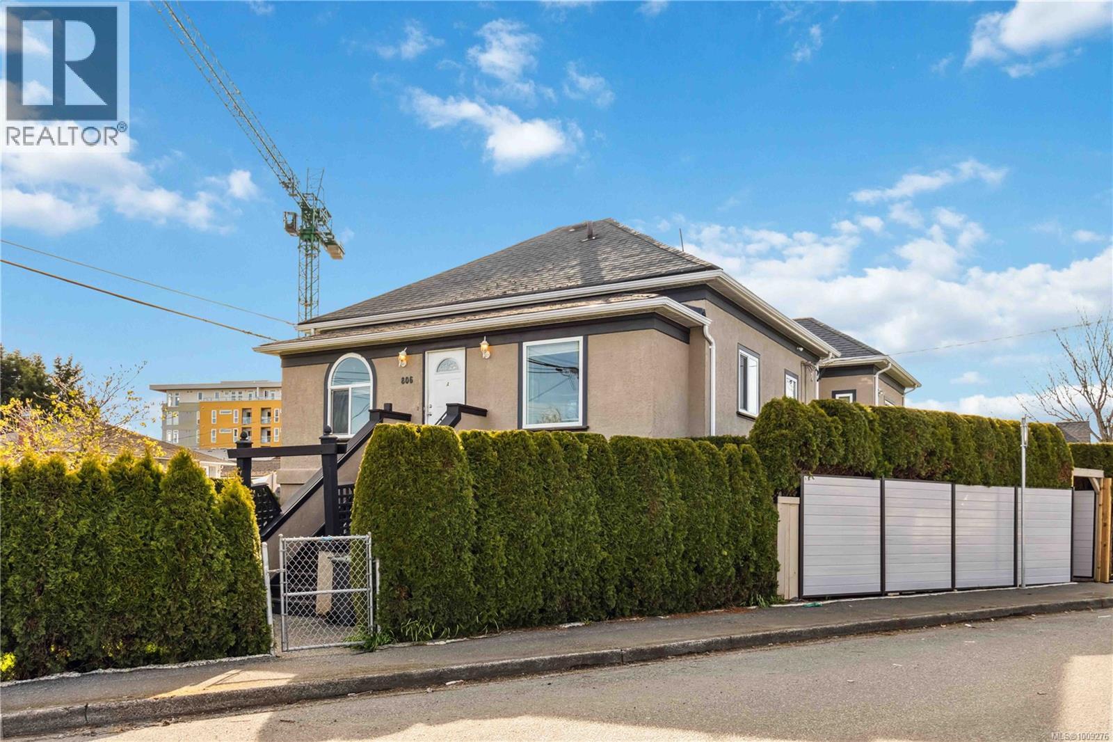 Photo 14 of 806 Old Esquimalt Rd, Esquimalt BC