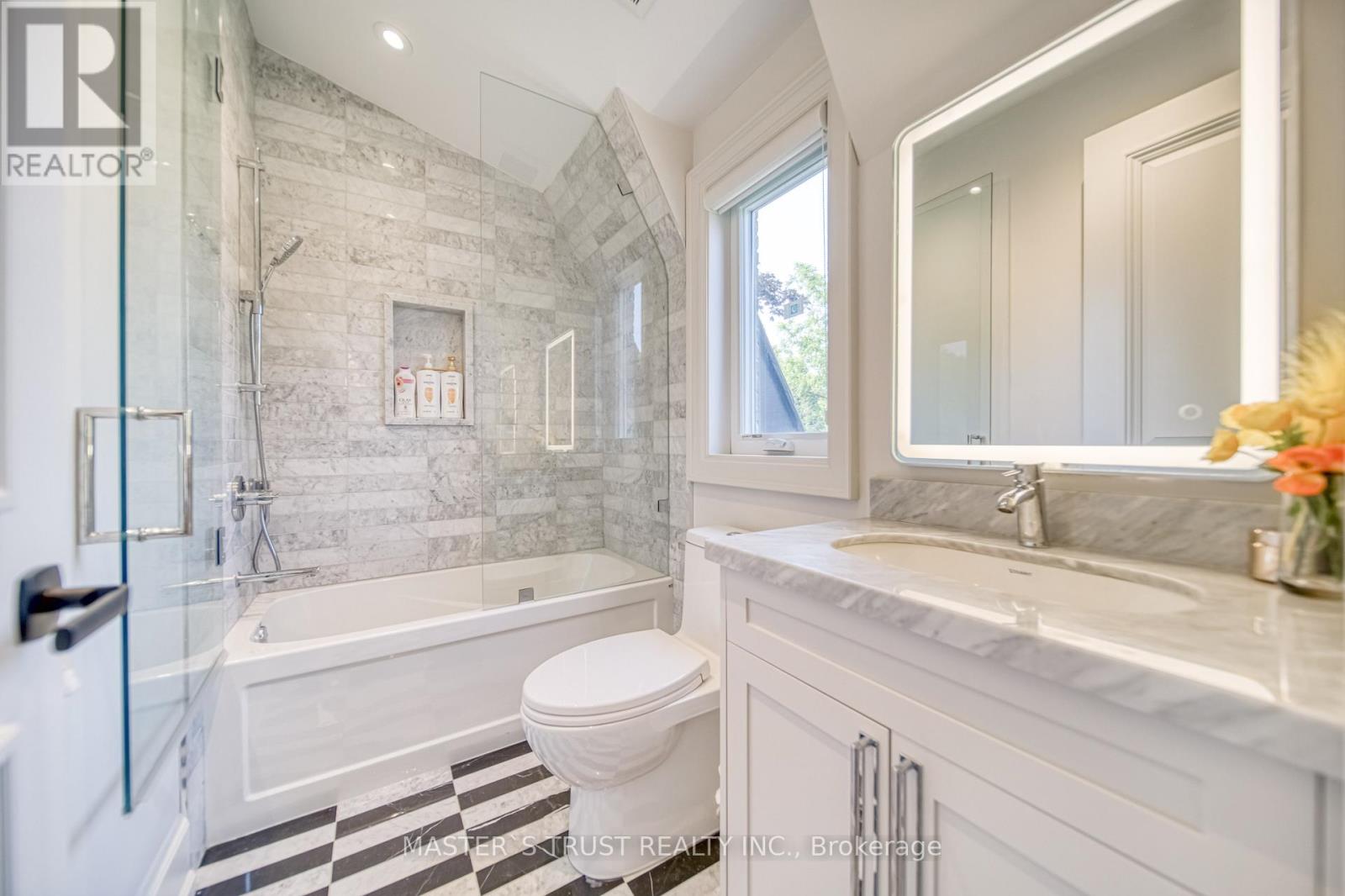 Photo 14 of 15 Ames Circle, Toronto ON