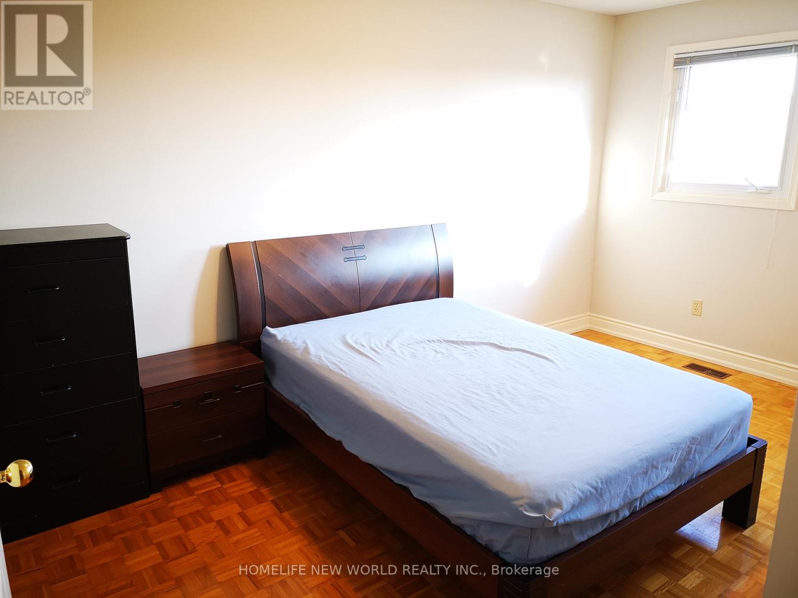 Photo 15 of 4471 Weeping Willow Drive, Mississauga ON