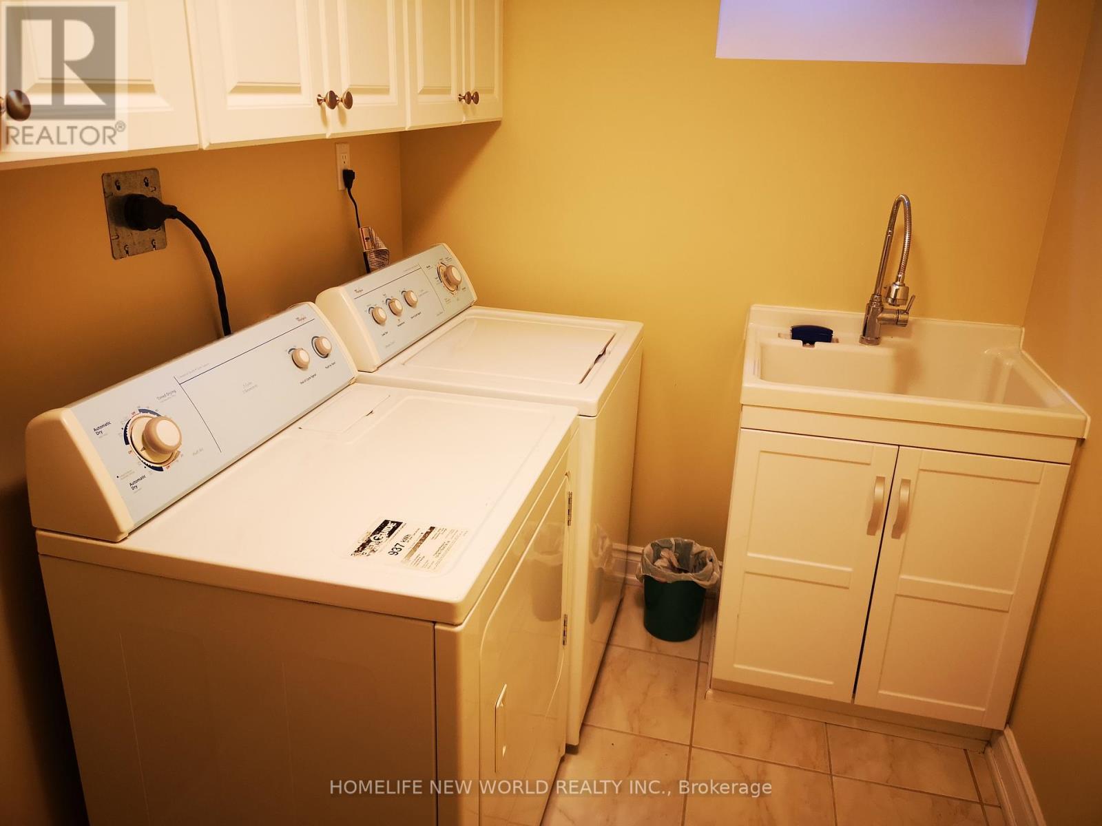 Photo 23 of 4471 Weeping Willow Drive, Mississauga ON