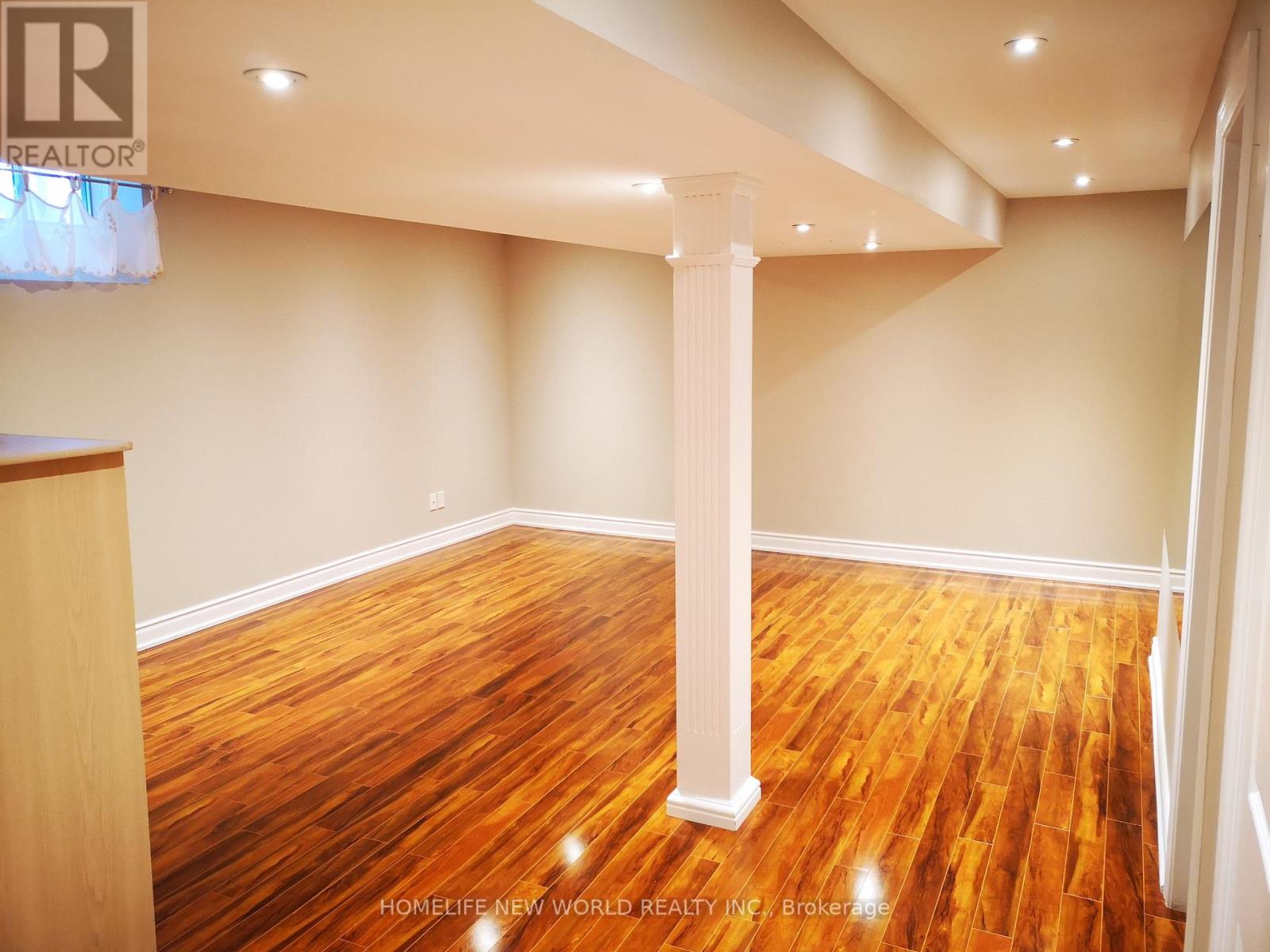 Photo 3 of 4471 Weeping Willow Drive, Mississauga ON