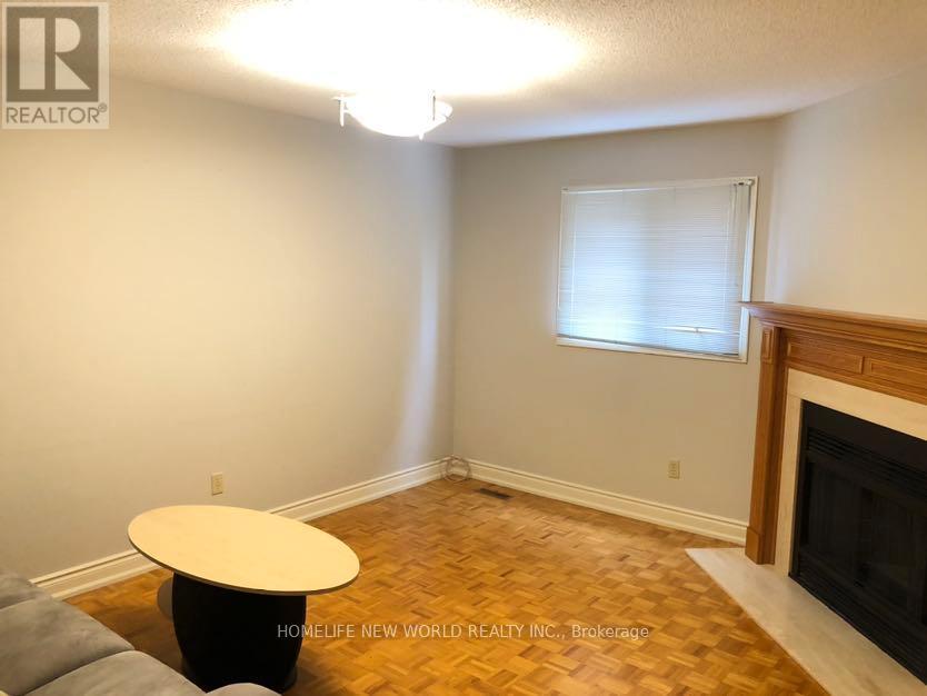 Photo 5 of 4471 Weeping Willow Drive, Mississauga ON