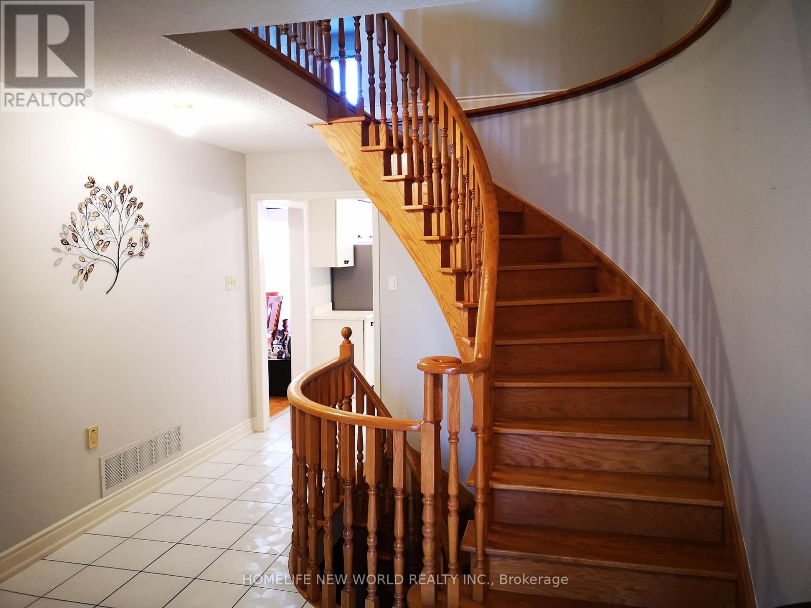 Photo 7 of 4471 Weeping Willow Drive, Mississauga ON