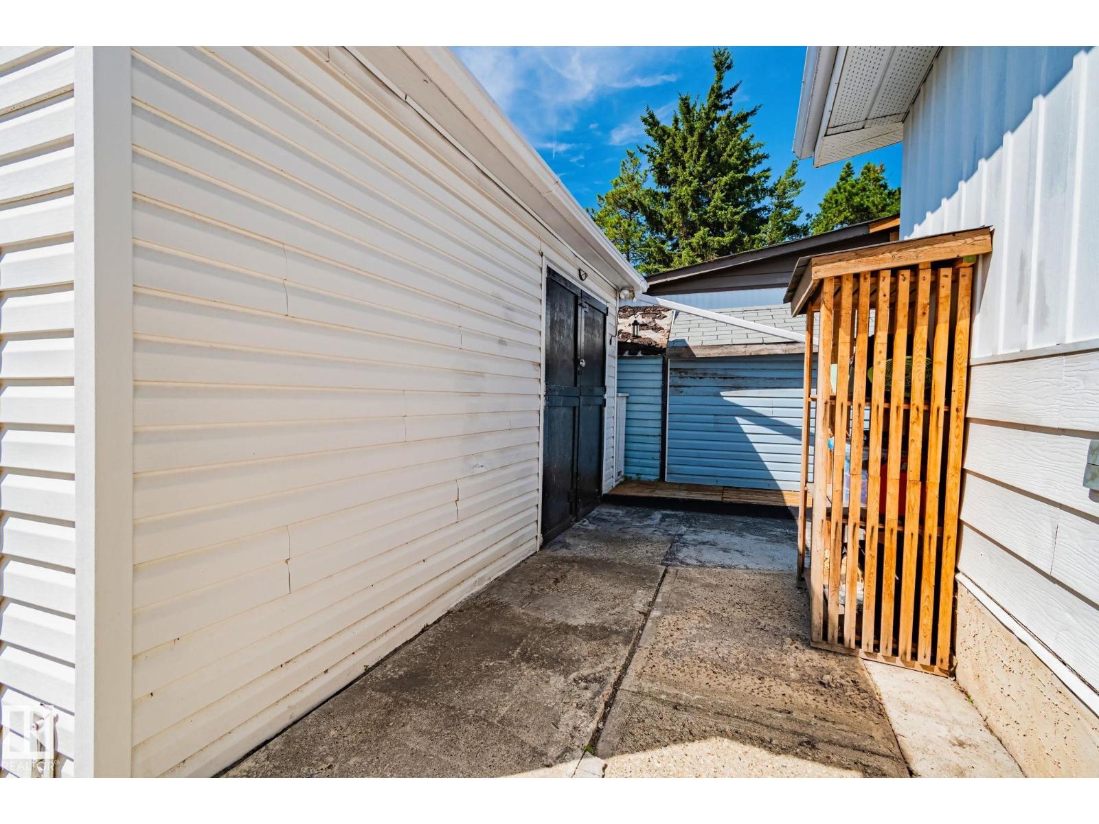 Photo 5 of 688 Evergreen Pa Nw Nw, Edmonton AB